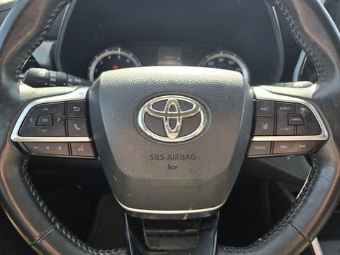 Used 2021 Toyota Highlander LE image 26