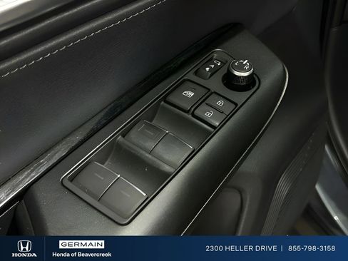 Used 2021 Toyota Venza LE image 13