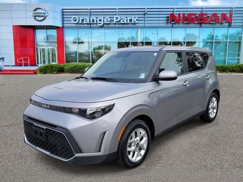 Used 2025 Kia Soul LX w/ LX Technology Package image 4