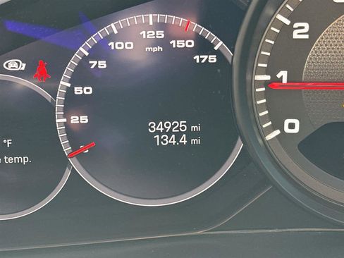 Used 2023 Porsche Cayenne Platinum Edition image 19