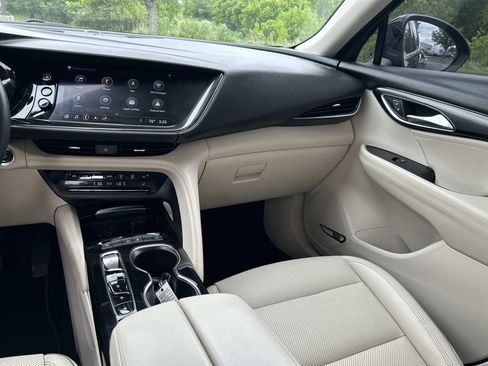 Used 2022 Buick Envision Essence w/ Technology Package I FWD image 24