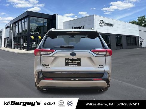 Used 2022 Toyota RAV4 XSE AWD/4WD image 10