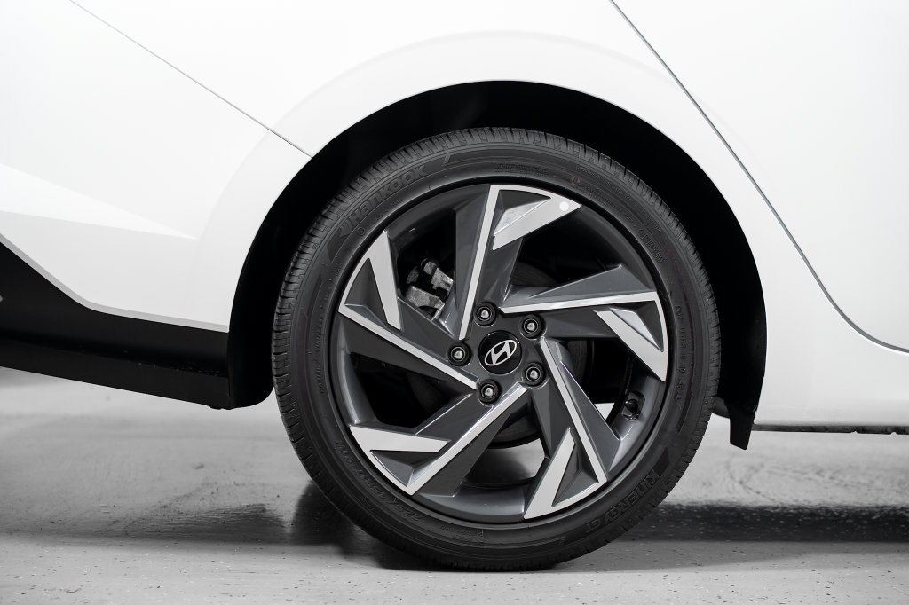 Certified 2025 Hyundai Elantra SEL FWD image 7