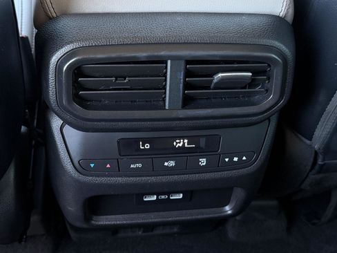 Used 2023 Honda Pilot Touring image 7