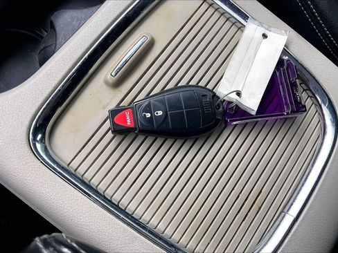 Used 2020 Dodge Grand Caravan SXT image 11