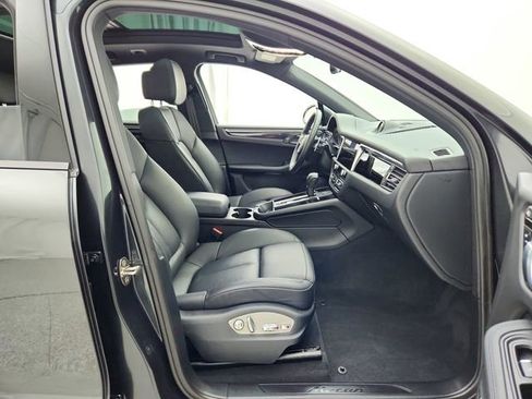 Used 2022 Porsche Macan Base image 14