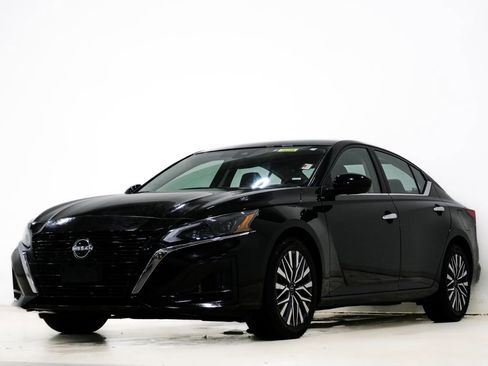 Used 2023 Nissan Altima 2.5 SV image 3