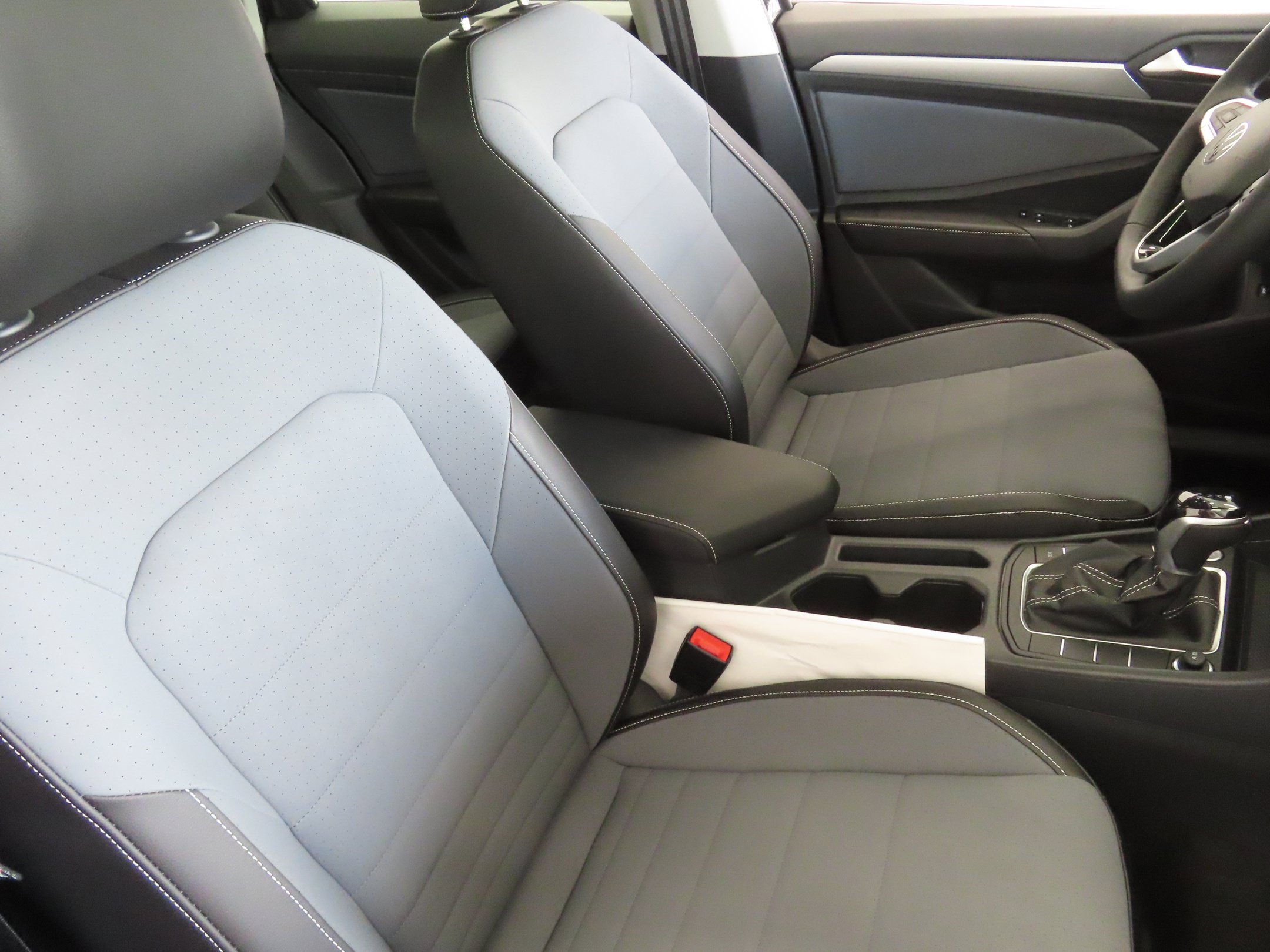 Used 2026 Volkswagen Jetta SE FWD image 25
