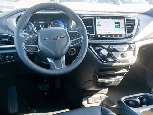New 2026 Chrysler Pacifica Select image 11