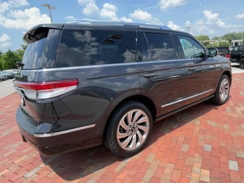 Used 2022 Lincoln Navigator Reserve AWD/4WD image 9