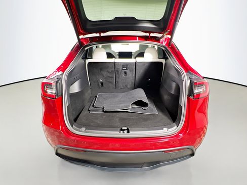 Used 2021 Tesla Model Y Long Range image 32