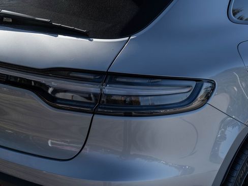 Certified 2025 Porsche Macan Turbo image 14