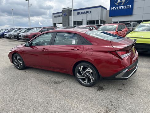 Used 2025 Hyundai Elantra Sport FWD image 15