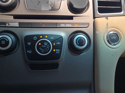 Used 2018 Ford Taurus SE image 30