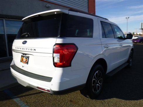Used 2024 Ford Expedition XLT image 3