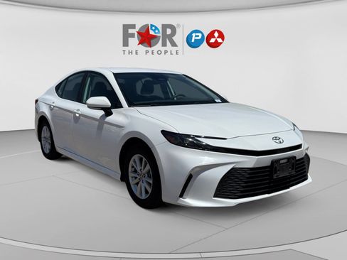 Used 2025 Toyota Camry LE FWD image 7