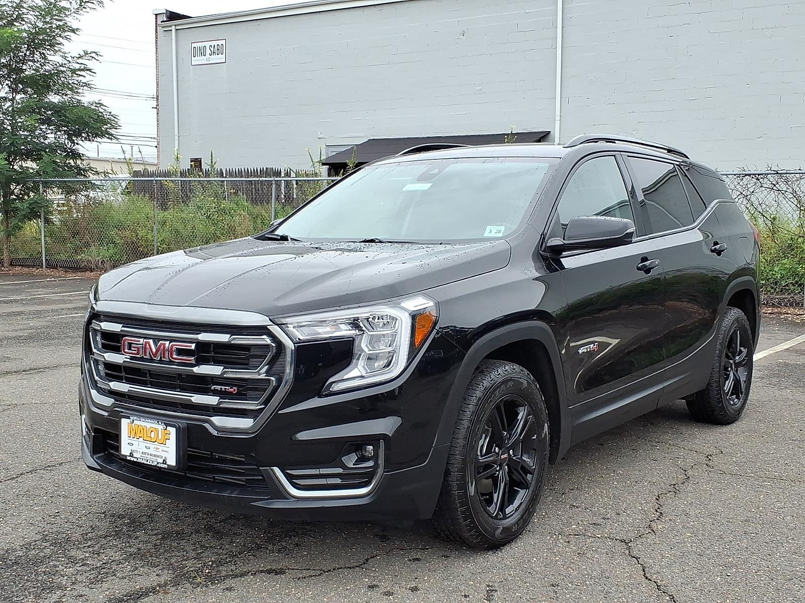 Used 2023 GMC Terrain AT4 AWD/4WD image 3