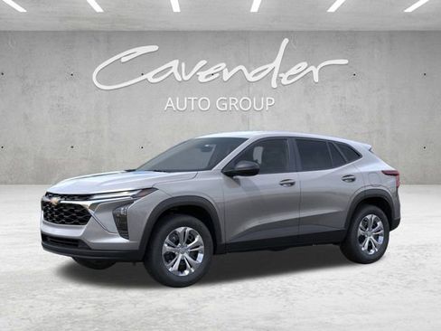 New 2026 Chevrolet Trax LS image 2