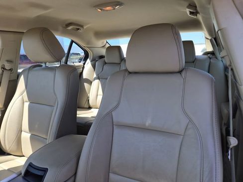 Used 2018 Ford Taurus SEL w/ Equipment Group 201A AWD/4WD image 9