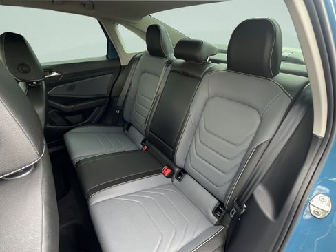 Used 2025 Volkswagen Jetta SEL FWD image 12