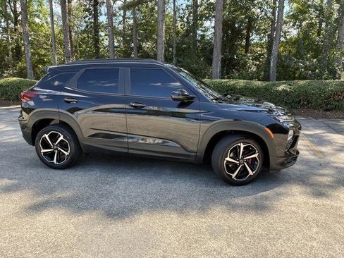 Used 2021 Chevrolet TrailBlazer RS w/ Technology Package FWD image 3