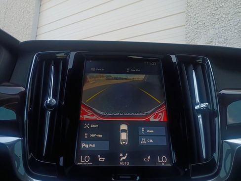 Used 2018 Volvo S90 T5 Momentum w/ Convenience Package image 9