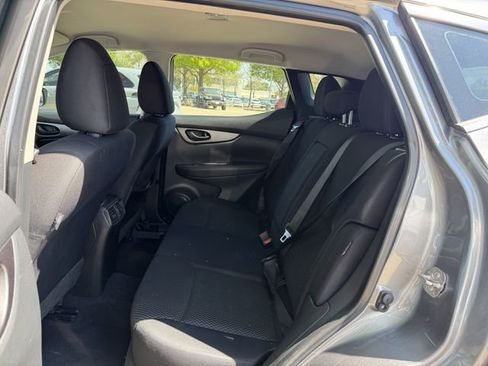 Used 2021 Nissan Rogue Sport S image 24