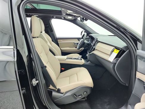 New 2026 Volvo XC90 T8 Plus w/ Protection Package Premier AWD/4WD image 18