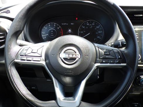 Used 2022 Nissan Kicks SV FWD image 11