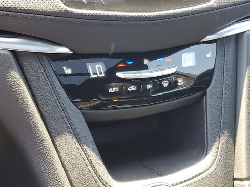Certified 2025 Cadillac XT6 Luxury AWD/4WD image 16