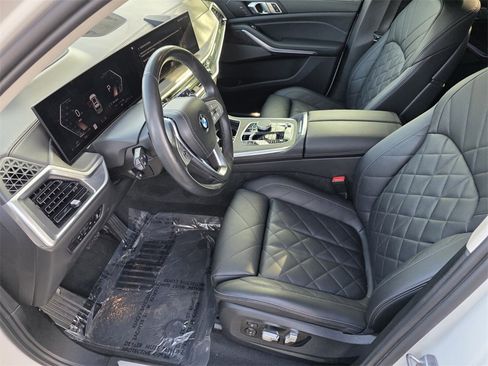 Used 2023 BMW X7 xDrive40i w/ Premium Package image 9