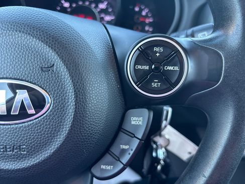 Used 2017 Kia Soul FWD image 23