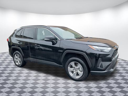 Used 2025 Toyota RAV4 XLE image 1