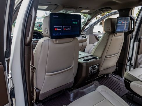 Used 2022 GMC Yukon XL SLT w/ SLT Luxury Package image 31