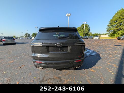 Used 2026 Chevrolet Traverse RS FWD image 8