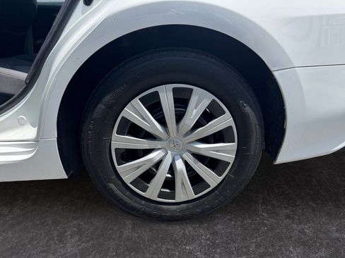Used 2022 Toyota Camry LE FWD image 14