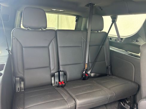 Used 2025 Chevrolet Suburban High Country image 8