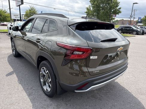 Used 2024 Chevrolet Trax LT w/ Driver Confidence Package FWD image 8