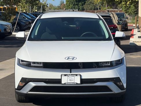 New 2025 Hyundai Ioniq 5 SE image 3