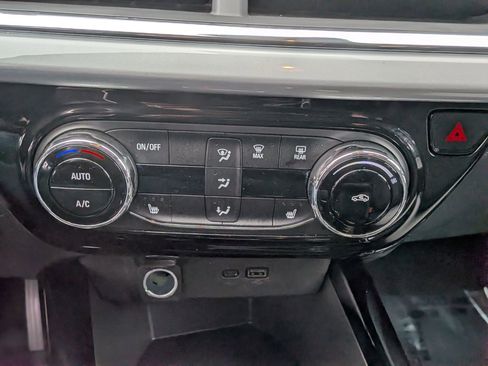 Certified 2025 Chevrolet Trax LT w/ LT Convenience Package image 29