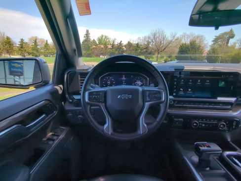 Used 2024 Chevrolet Silverado 1500 LT Trail Boss w/ LT Trail Boss Premium Package AWD/4WD image 14