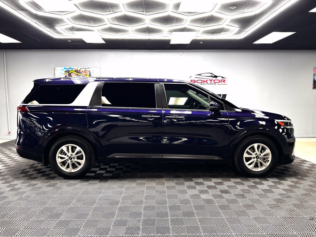 Used 2024 Kia Carnival LX FWD image 16