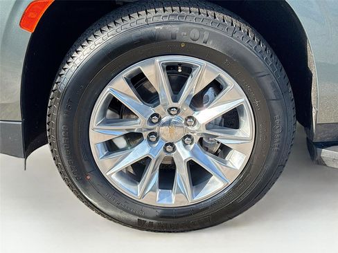 Used 2023 Chevrolet Suburban Premier image 31