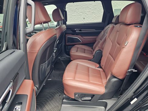 Used 2024 Kia Telluride SX w/ Towing Package FWD image 33