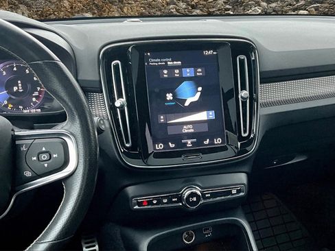 Used 2021 Volvo XC40 T5 R-Design w/ Climate Package image 6