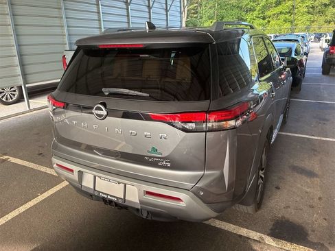 Used 2022 Nissan Pathfinder Platinum w/ Cargo Package AWD/4WD image 4