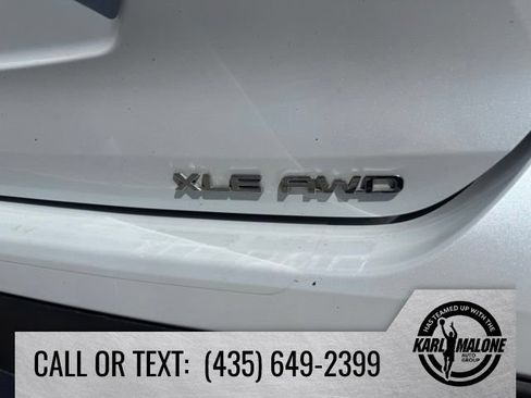 Used 2022 Toyota Highlander XLE AWD/4WD image 10