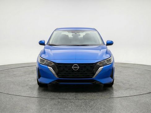 Used 2025 Nissan Sentra SV FWD image 2