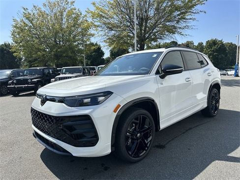 New 2025 Volkswagen Tiguan SE R-Line image 1