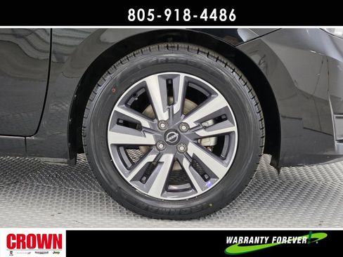 Used 2023 Nissan Versa SV image 9